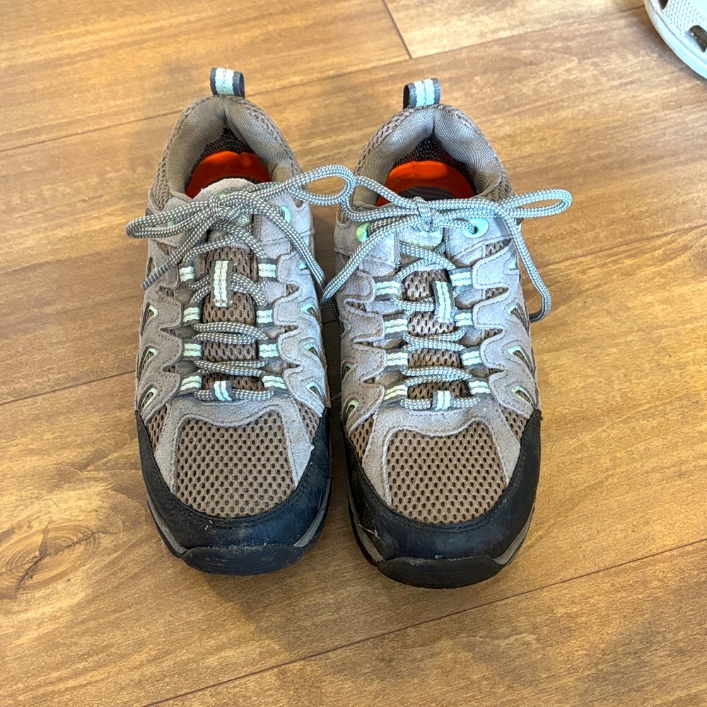 Women’s hiking shoes (used)